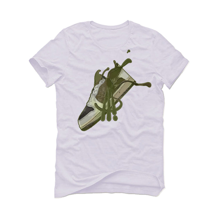 Travis Scott x Air Jordan 1 Low OG "Olive" WMNS | ILLCURRENCY White T-Shirt (SPLASH)